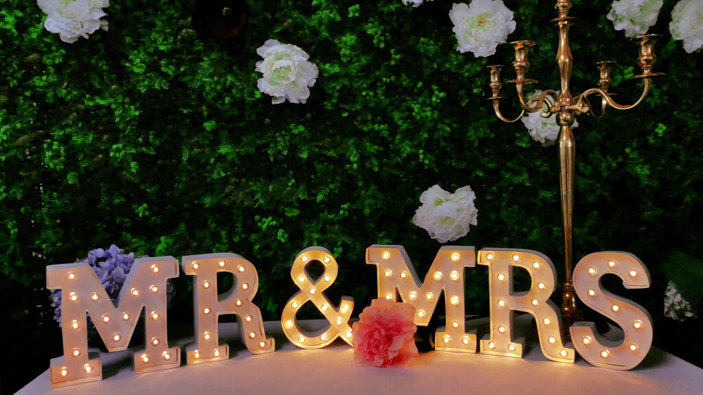 Mr&Mrs Light Letters