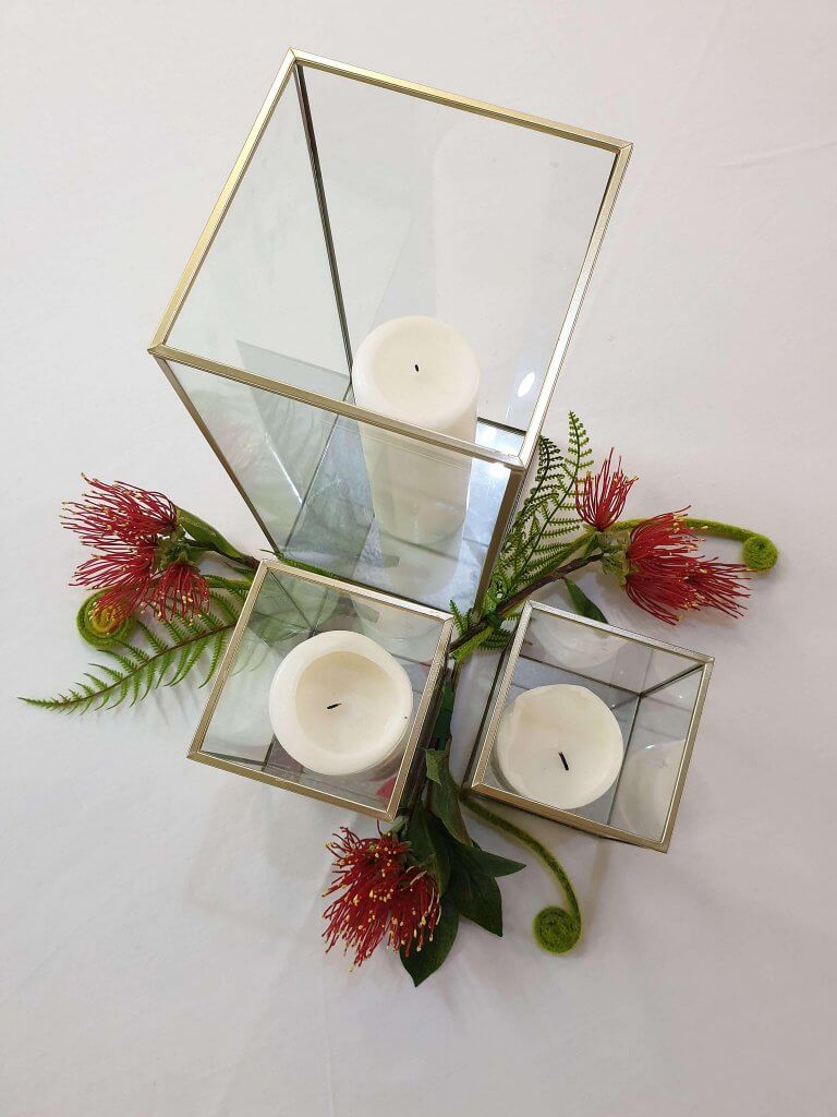 Gold box candleholder package