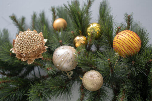 Christmas-Gold-Baubles