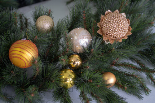 Christmas-Gold-Baubles