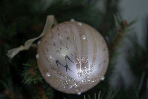 Christmas-Gold-Baubles-Sparkle