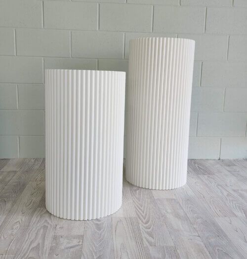 Ribbed plinth in white